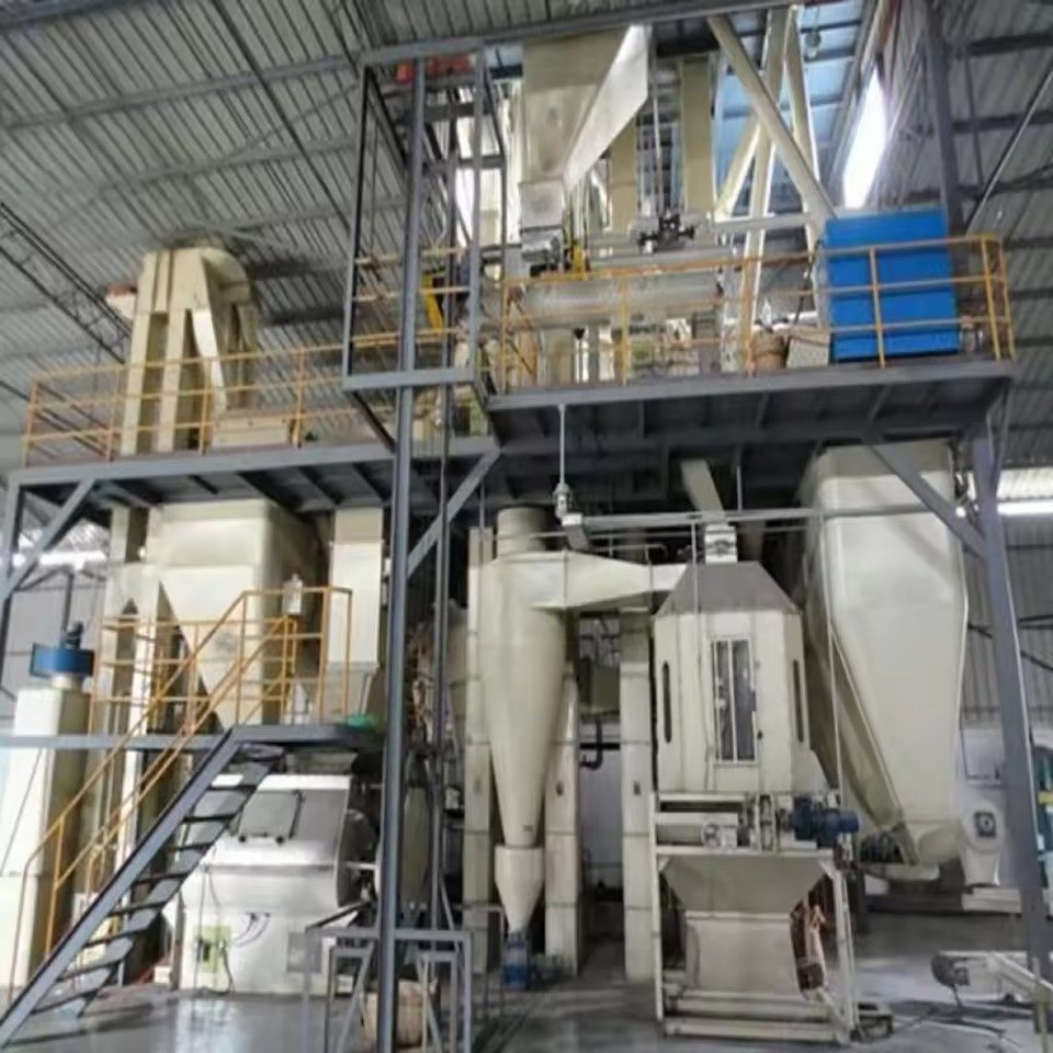 Utilizarea Resturilor Agricole (Paie, Tulpini) în Hrana Oilor pe Timp de Iarnă 8 Sistem de măcinare și preparare a resturilor agricole înainte de granulare